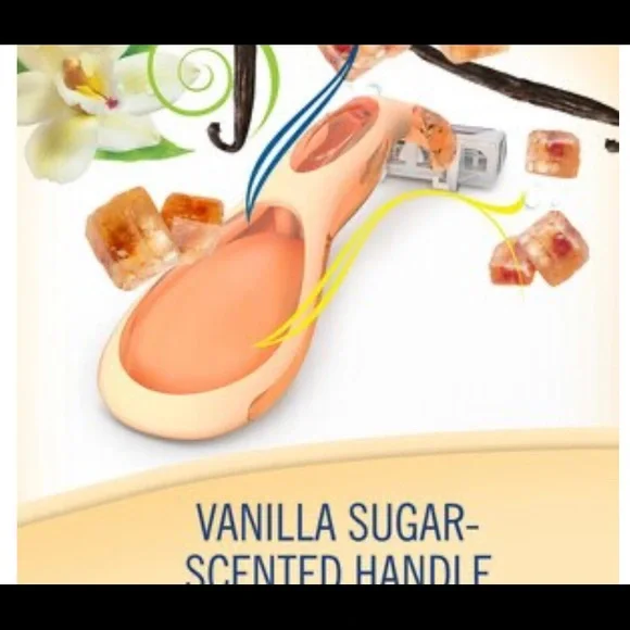 Schick Skintimate Exfoliating Vanilla 4-Blade Disposable Razors, 3 CT - Picture 4 of 4